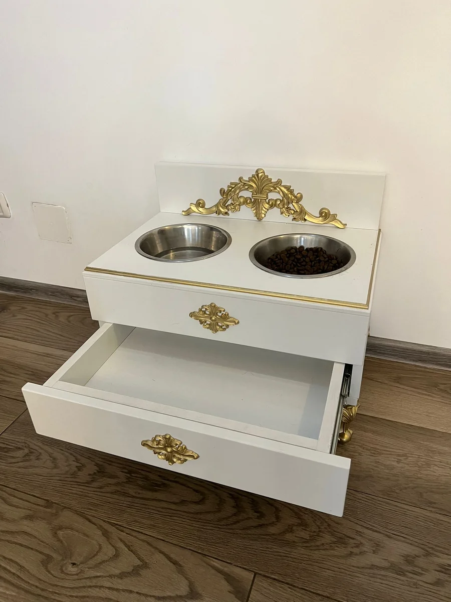 suport boluri câini cu sertar pentru depozitarea hranei realizat din MDF alb